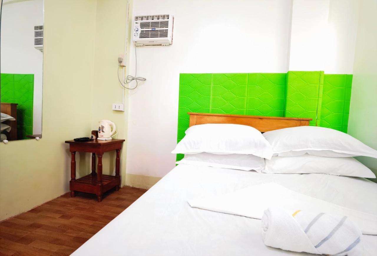 128 Lodge Tuguegarao City Eksteriør billede