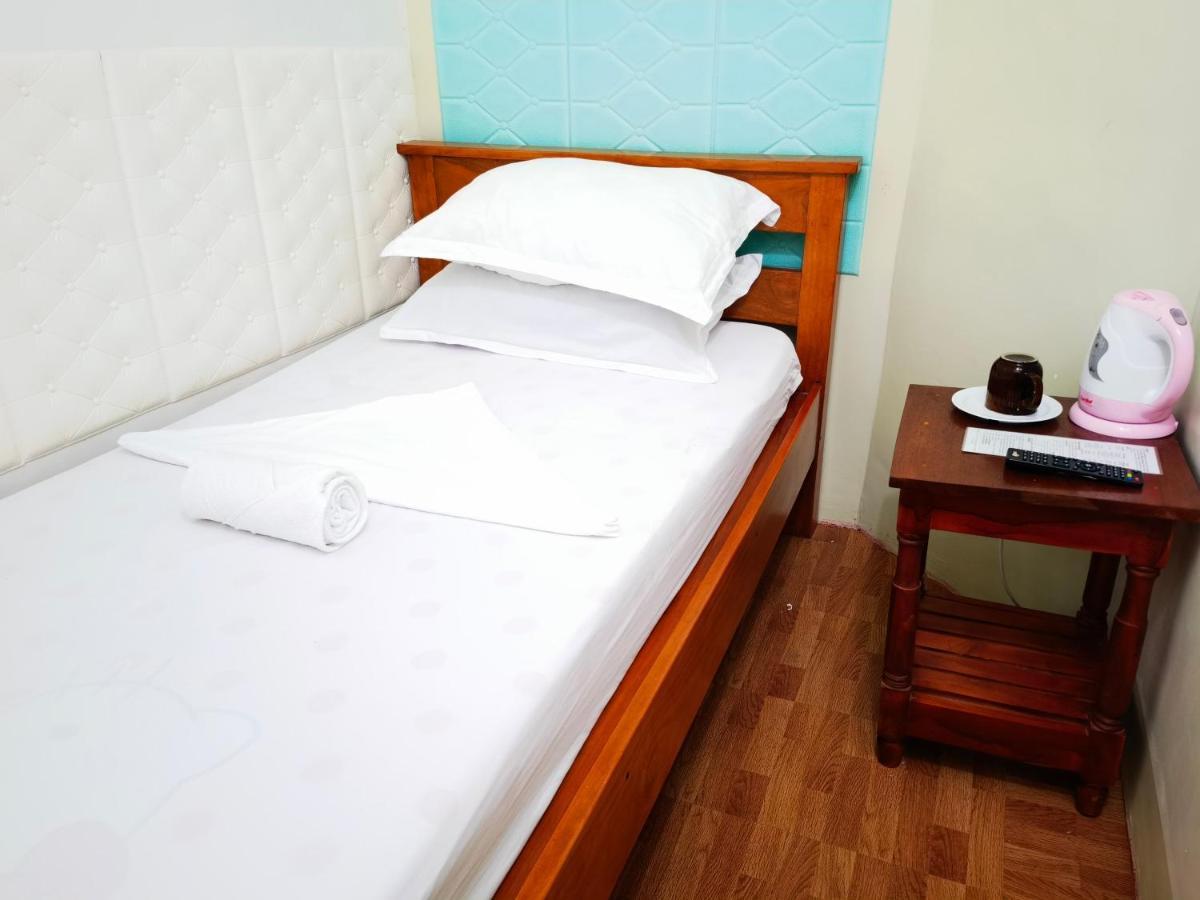 128 Lodge Tuguegarao City Eksteriør billede