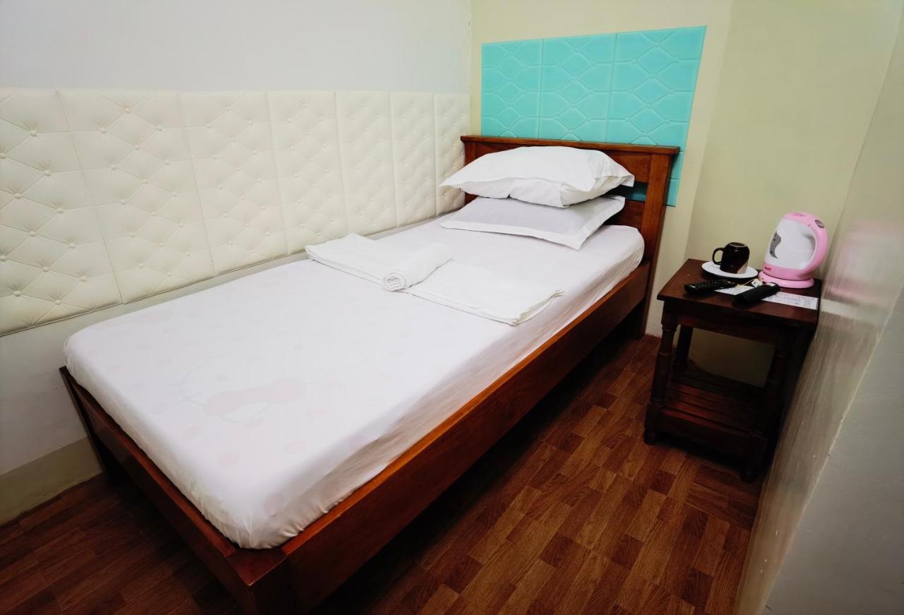 128 Lodge Tuguegarao City Eksteriør billede