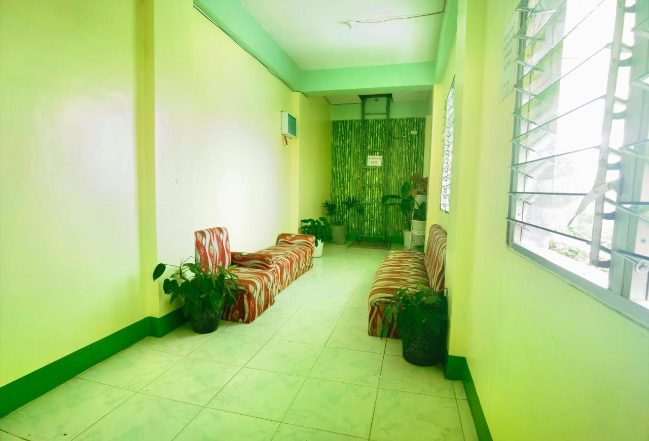 128 Lodge Tuguegarao City Eksteriør billede