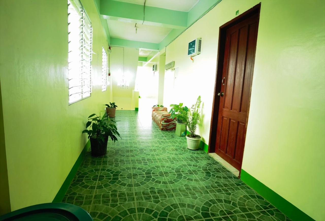 128 Lodge Tuguegarao City Eksteriør billede